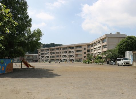 鷹取小学校